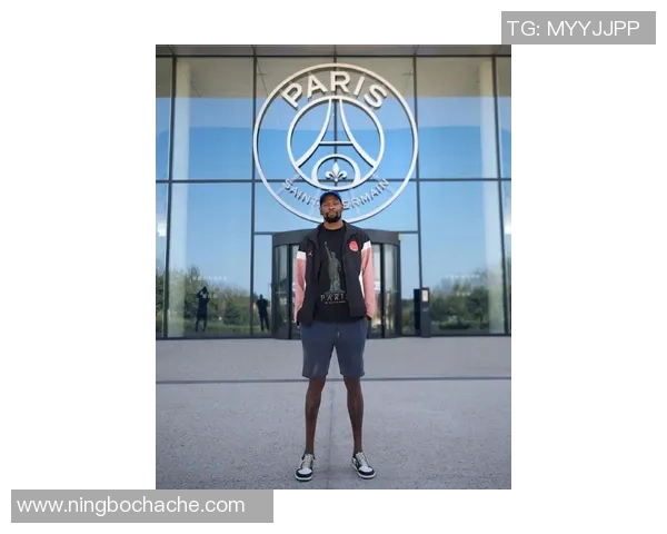 时尚运动风潮来袭足球明星图案短袖让你尽显个性与活力